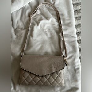 Elegant Cream/Gray Shoulder Bag